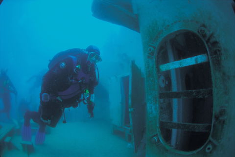 Ex HMAS Hobart Dive Site - Accommodation Sunshine Coast 2
