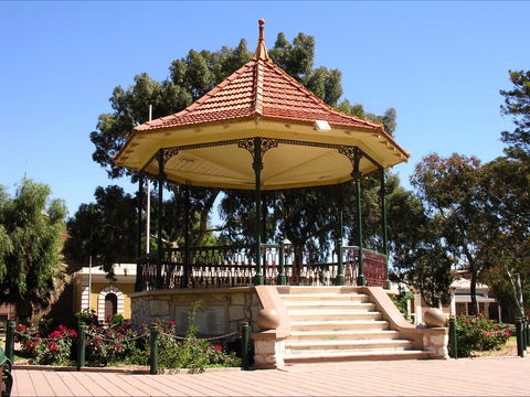Gladstone Square - Accommodation Sunshine Coast 0