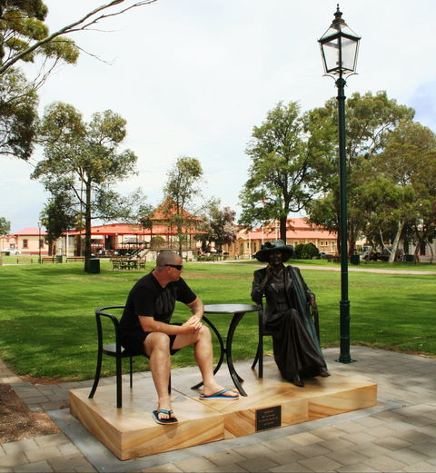 Gladstone Square - Accommodation Sunshine Coast 1