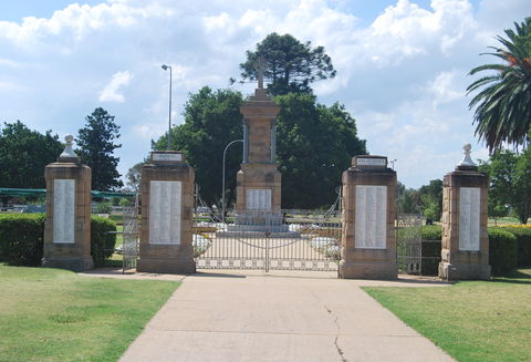 Warwick War Memorial And Gates - Accommodation Sunshine Coast 0
