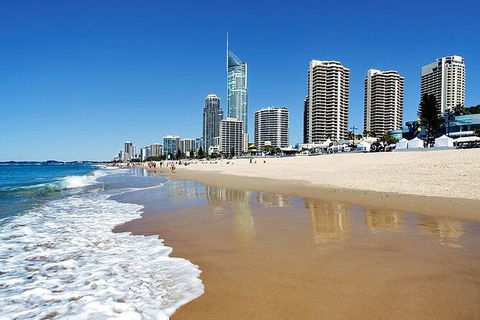 Gold Coast Airport Transfers : Gold Coast City To Airport OOL In Business Car - Accommodation Sunshine Coast 5