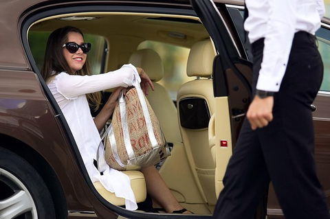 Adelaide Airport (ADL) To City Center To Airport - Private Transfer - Accommodation Sunshine Coast 1