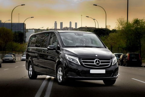 Arrival Private Transfer Melbourne Airport MEL To Melbourne City By Luxury Van - Accommodation Sunshine Coast 0