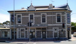 Southwark Hotel - Accommodation Sunshine Coast 1