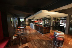 Robin Hood Hotel - Accommodation Sunshine Coast 3