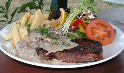 Fairways Tavern - Accommodation Sunshine Coast 1