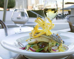 The Lounge Hotel - Accommodation Sunshine Coast 1