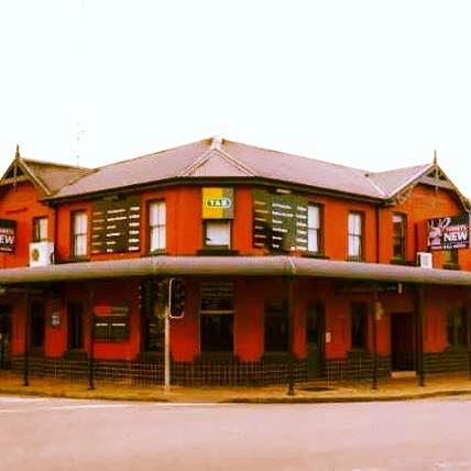 Town Hall Hotel - Accommodation Sunshine Coast 1
