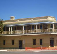 The British Hotel - Accommodation Sunshine Coast