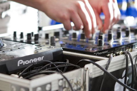 BarUp Unique Bar And DJ Hire - Accommodation Sunshine Coast 0