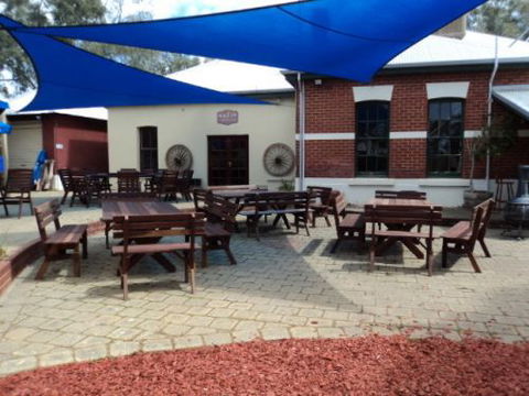 Grass Valley Tavern - Accommodation Sunshine Coast 3