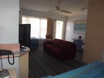 Golden Sands Motor Inn Forster - Accommodation Sunshine Coast 5