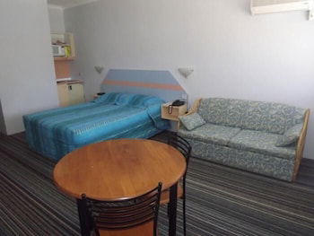Golden Sands Motor Inn Forster - Accommodation Sunshine Coast 3