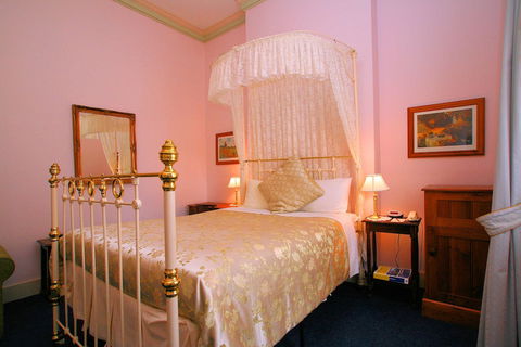 The Lodge On Elizabeth - Accommodation Sunshine Coast 4