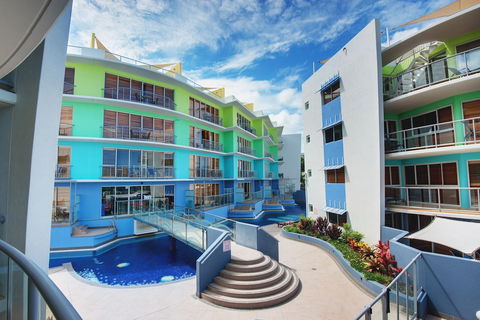 Rolling Surf Resort - Accommodation Sunshine Coast 2