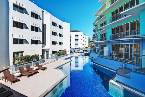 Rolling Surf Resort - Accommodation Sunshine Coast 1