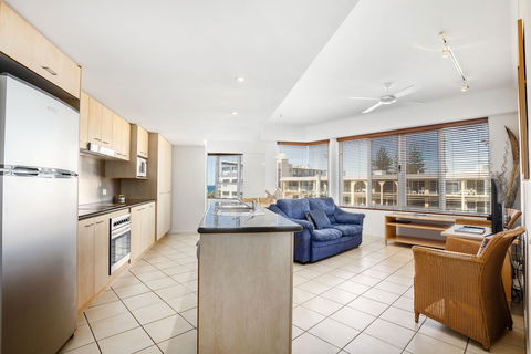 Rolling Surf Resort - Accommodation Sunshine Coast 4