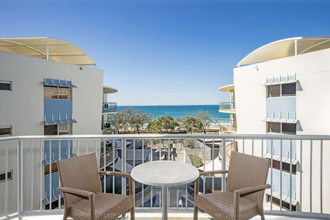 Rolling Surf Resort - Accommodation Sunshine Coast 3
