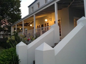 Oscars Waterfront Boutique Hotel - Accommodation Sunshine Coast 0