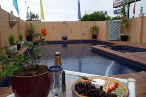 Blue Pelican Motel - Accommodation Sunshine Coast 0