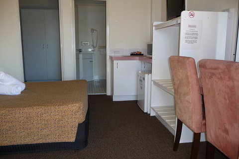 Blue Pelican Motel - Accommodation Sunshine Coast 5