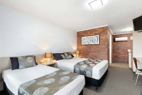 Blue Shades Motel - Accommodation Sunshine Coast 0