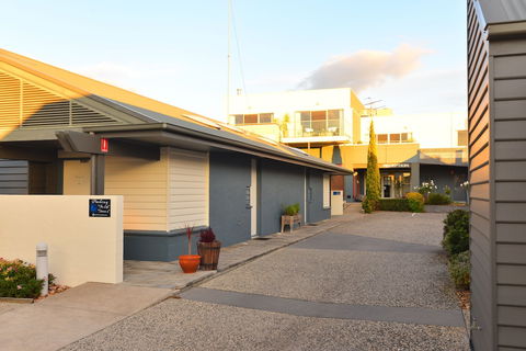 Captains At The Bay - Accommodation Sunshine Coast 3