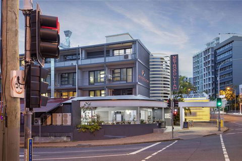The Metropolitan Springhill - Accommodation Sunshine Coast 2