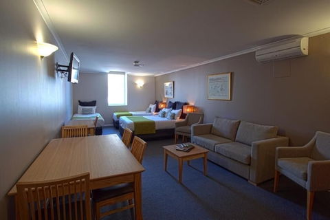 Quest Waterfront Serviced Apartments - Accommodation Sunshine Coast 3