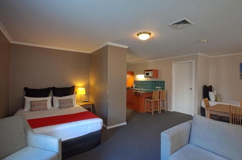 Quest Waterfront Serviced Apartments - Accommodation Sunshine Coast 2