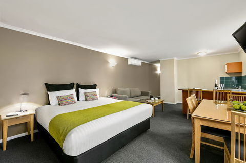 Quest Waterfront Serviced Apartments - Accommodation Sunshine Coast 5