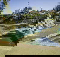 Paradise Island Resort - Accommodation Sunshine Coast