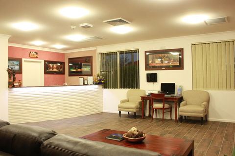 Country Plaza Queanbeyan - Accommodation Sunshine Coast 4