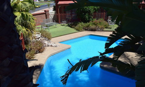 Early Australian Motor Inn - Accommodation Sunshine Coast 2
