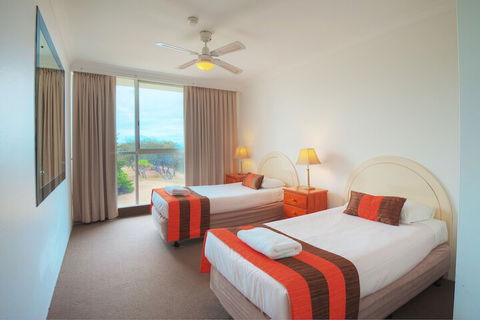 Golden Sands Apartments - Accommodation Sunshine Coast 4