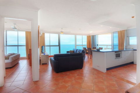 Golden Sands Apartments - Accommodation Sunshine Coast 5