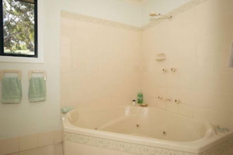 Riesling Country Cottages - Accommodation Sunshine Coast 6