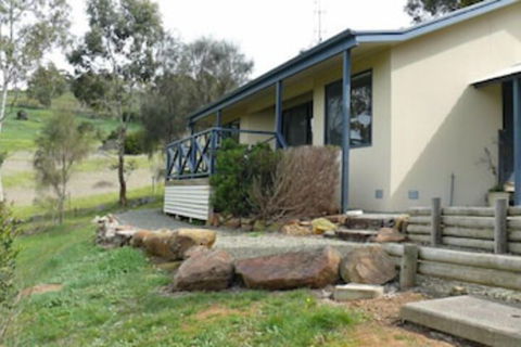 Riesling Country Cottages - Accommodation Sunshine Coast 4