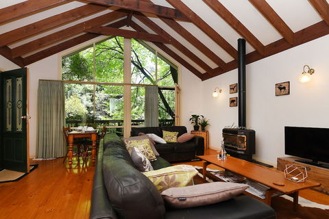 Cambridge Cottages Bed & Breakfast - Accommodation Sunshine Coast 1