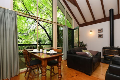 Cambridge Cottages Bed & Breakfast - Accommodation Sunshine Coast 2