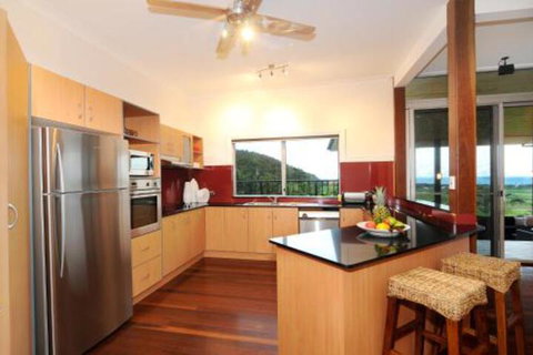 Seaview - Accommodation Sunshine Coast 2
