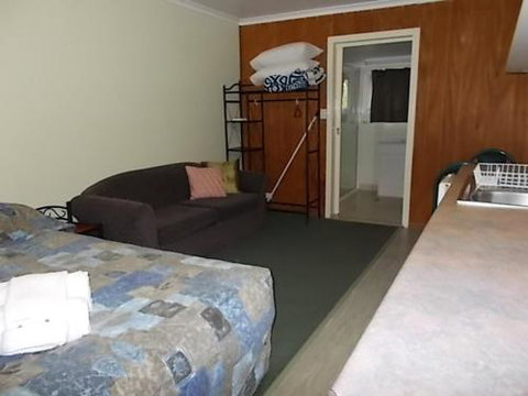 Oakridge Motel Tourist Park - Accommodation Sunshine Coast 1