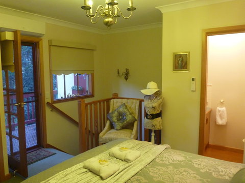 Mountain Lodge - Accommodation Sunshine Coast 3