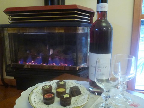 Mountain Lodge - Accommodation Sunshine Coast 5