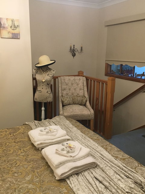 Mountain Lodge - Accommodation Sunshine Coast 2