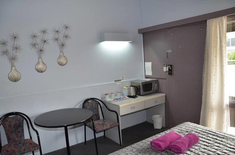 Warwick Motor Inn - Accommodation Sunshine Coast 4