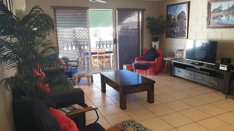 A City Retreat 2BR Apartment Reid Park Townsville - Accommodation Sunshine Coast 5