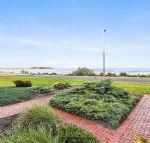 By The Sea Franklin Beachfront Apartment WiFi - Accommodation Sunshine Coast