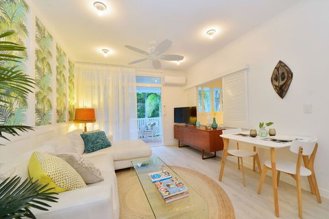 Retro Port Douglas - Accommodation Sunshine Coast 1