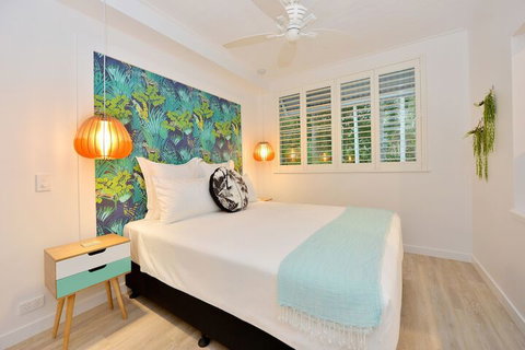 Retro Port Douglas - Accommodation Sunshine Coast 6